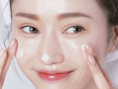 Kem dưỡng trắng da mặt nào chuyên biệt cho da dầu, da nhờn?