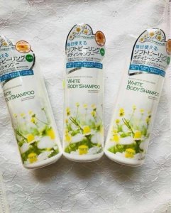 Sữa tắm Manis White Body Shampoo Nhật an toàn cho da