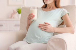 Việc uống sữa đối với mẹ bầu là vô cùng cần thiết